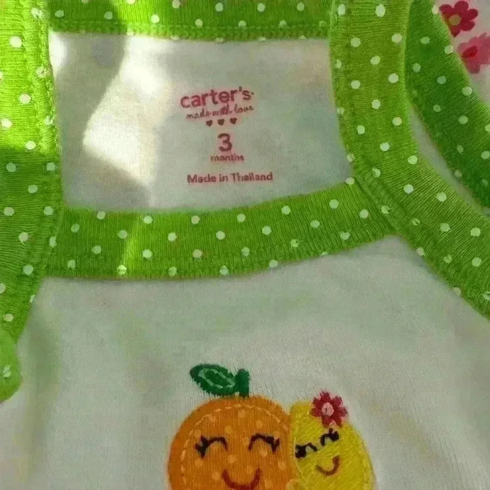 Adorable Carters Onesiea 3m EUC